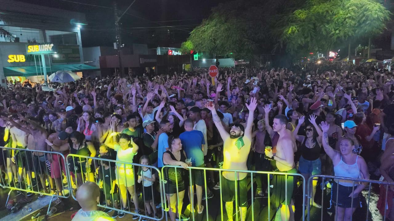 Foto 17 de 17 — Foi pra Bento? Veja como ficou a avenida no Carnaval 2026 em Araraquara